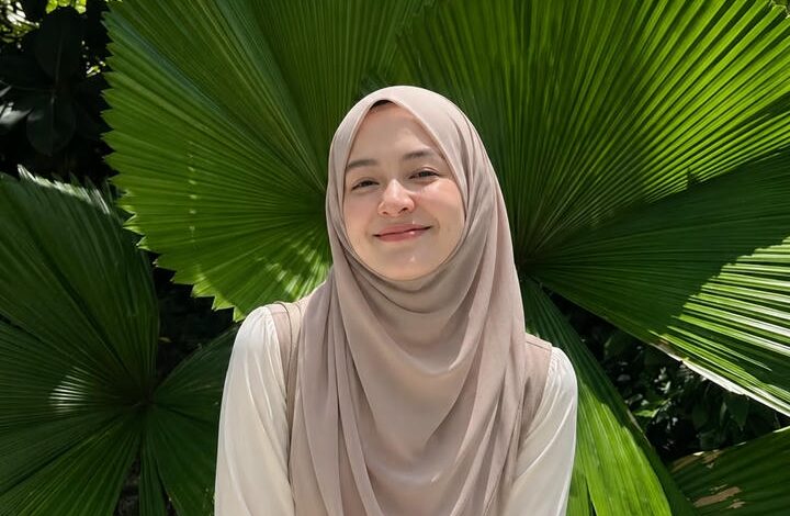 Cute Muslim Girl DP