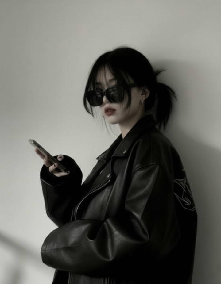 Hidden Face Attitude Girl DP for Instagram