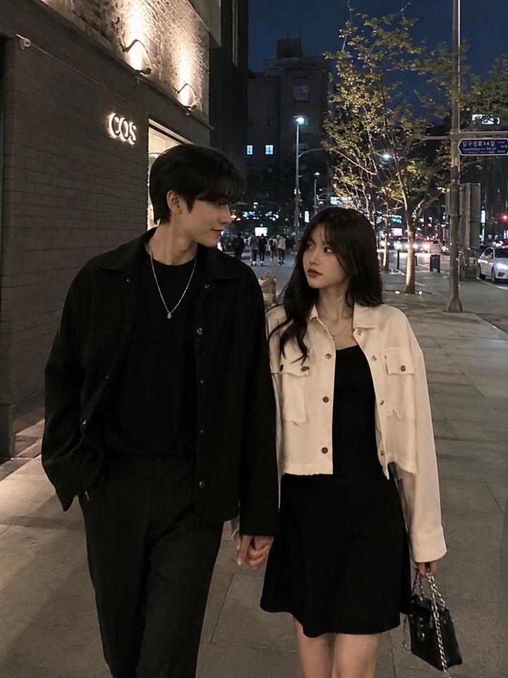 Love Couple DP Wallpaper