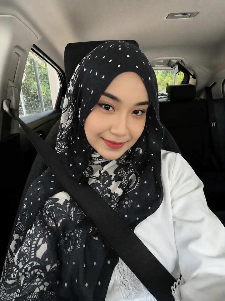 Muslim Girl DP Black