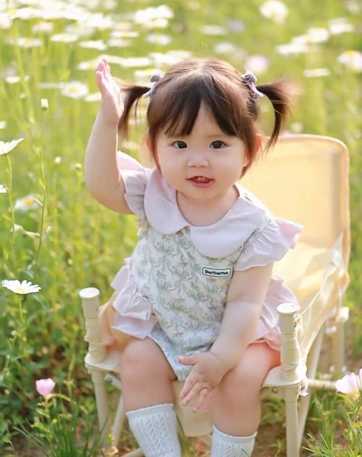 Whatsapp DP Cute Baby Girl Aesthetic